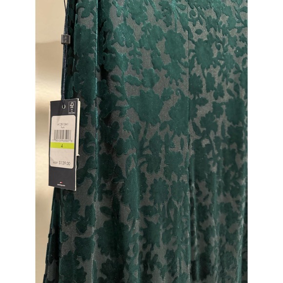 NWT Tommy Hilfiger Velvet Green Holiday Dress Size 4‎ Ruffle - Picture 6 of 8